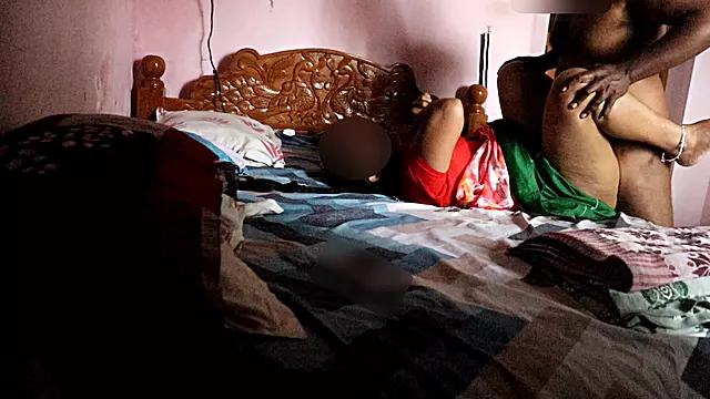 Big Breasted Indian Housewife in Saree Pussy Fingered