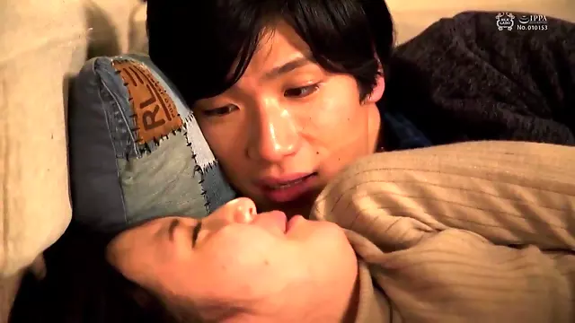 Shy Japanese teen makes out with boyfriend