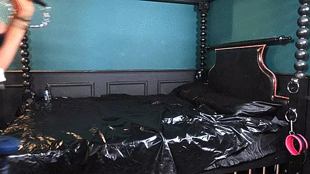 Lady Dark Angel - Anal slut comes to a realisation that bigger is better