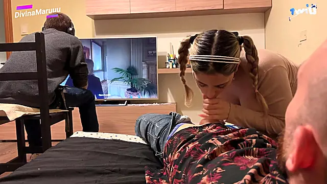 He fucks his Gamer Friend's girlfriend in front of him - DivinaMaruuu ft Pelaconbarba