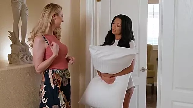 Velká Prsa Lesby Milf, Velká Prsa Milf, Honění Na Kozy, Kořist, Mega Prsa Masturbace, Teen Obrovská Prsa