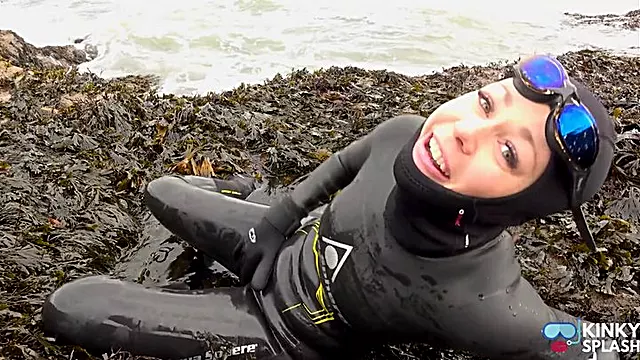 Rubbery Beach Encounter: Lucy's Neoprene Pussy Play With Stranger - WMV