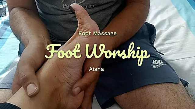 Worshiping the feet of a goddess (8)