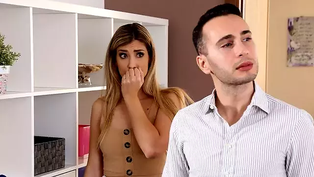 Hluboký Orál, Líbání Prsou, Za Křovim, Tetovat Prsa, Zralá Žena Dlouhé Nohy, Tetovani, Malý Prsa Chlupatý