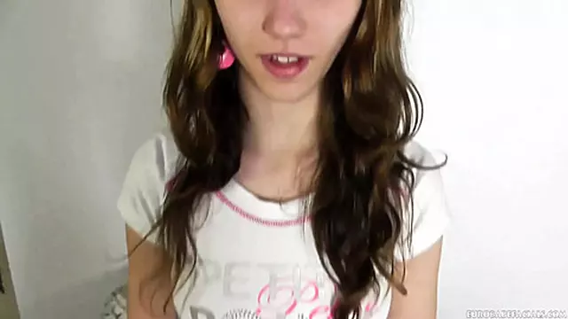 Stor Pik, Uskyldig Blowjob, Carsting, Pik I Munden, Buttet Teen, Ung Gammel, Pik Er For Stor Teen