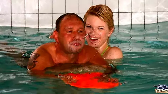 Sarışın Bikini, Sarışın, Memeli Sarışın, Genc Oral Seks, Genç, Genç Ayak, Genç Küçük, Uzun Bacak