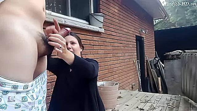 ManyVids Outdoor Handjob For Our Neighbors XXX p MP4-XXX[XC]
