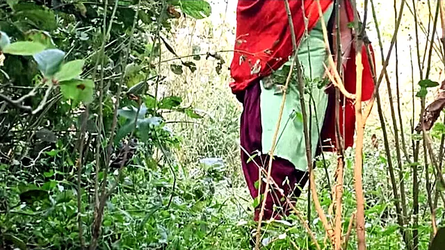 Desi Aasha Ji Tight Pussy Jungle Fuck - Indian Girl Squirts 3 Times Hardcore Hindi Sex MMS