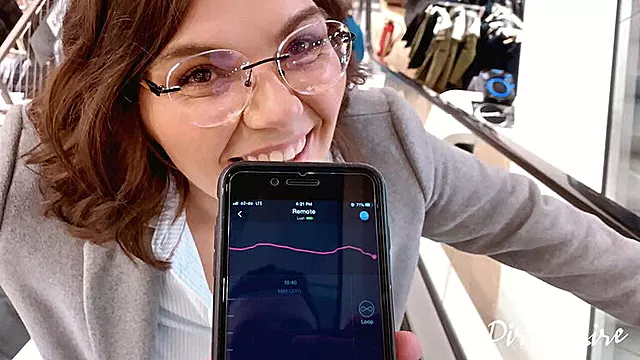 Brýle Výstřik, Výstřik Zralé Ženy, Venkovni Koureni Penisu, Boubelky Zrale Zeny, Výstřiky Na Brýle