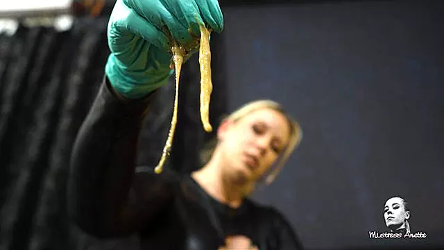 Kvindelig Dmoinans, Femdom Dominans, Femdom Kvindelig, Femdom Handsker, Ydmygelse Femdom, Femdom Gummi