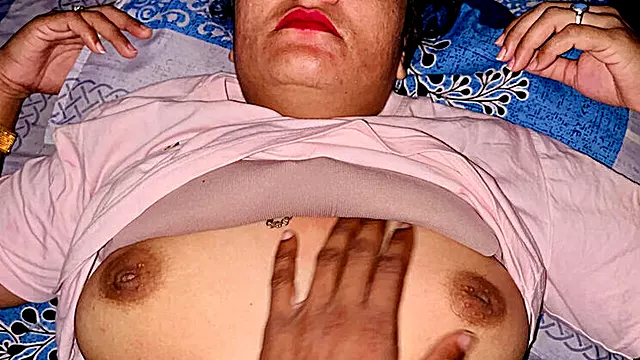 Indian Village Bhabhi Naina Puffy Pussy Licking - Desi Aunty HD Sex Video