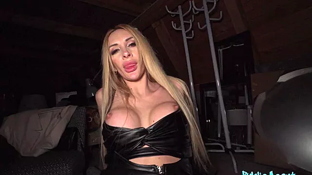 Anita Bionde, Tettona Bionda, Tettona Bionda Culona, Grandi Tette Outdoor, Gola Profonda Blonde
