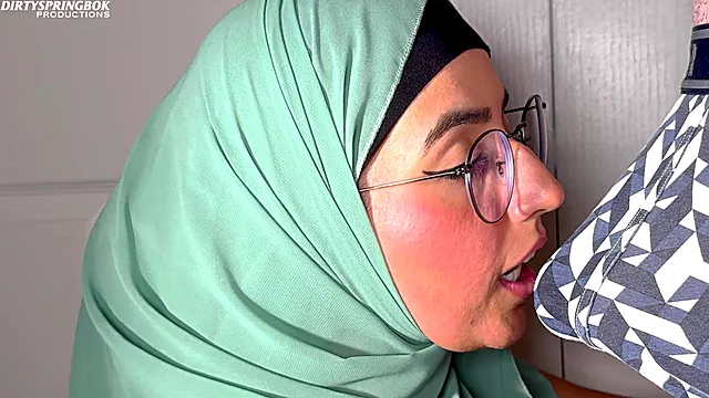 عرب و جیگر, ساک زدن عرب, سکس عربی عینکی, جیگر زیبا, ساک زدن جیگر, جیگر عینکی, ساک زدن زیبا, دوجنسه ممه گنده