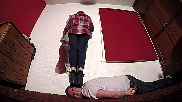 Sophie Trying To Break His Skull FLOOR CAM