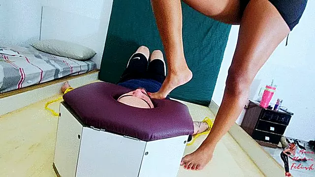 Femdom Brasile, Umiliazione Brasiliane, Adolescenti Brasiliane, Seduta Sulla Faccia, Adolescente Faccia