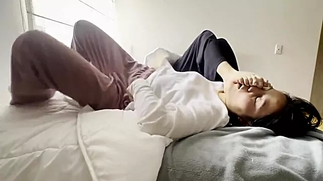 My Dominatrixs Feet Crush Me, Slap Me With Her Feet So Much That I Masturbate