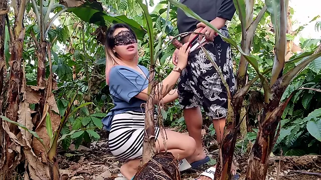 Petite Pinay Nakita Nakahubad Sa Kalsada Umihi Sa Harapan Ko Si Ganda