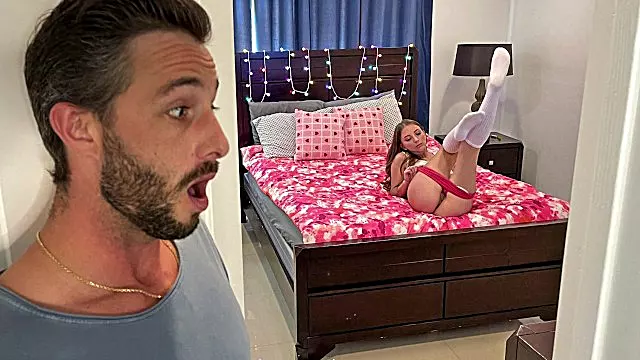 Girlie's orgasm trailer by Cam Soda