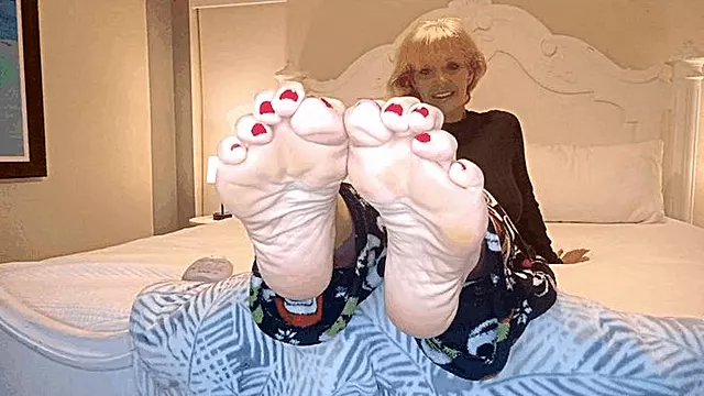 Fodfetish, Fødder, Hilf Slap