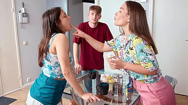 ساک زدن کیر بزرگ, کوس بزرگ لیسیدن, ساک زدن دونفره, فیلم سکسی کیر بزرگ, دختر زیبا, طبیعی, خوردن سینه
