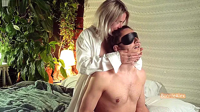 Amatööri Pullukka, Isot Tissit Kerma Piirakka, Blondi Puuma, Tissien Väliin Munaa, Pullukka Milf