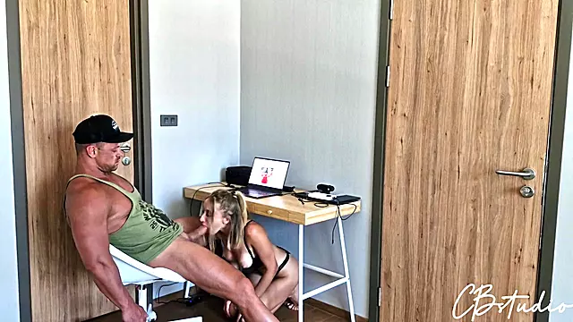 My girlfriend gave me a surprise by blowing me under the table and spreading her ass for my big dick