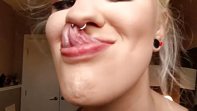 Cewek Solo, Amatur, Si Rambut Perang Video Klip 3Gp, Hd Filem Closeup, Seorang, Panjang, Lidah Panjang