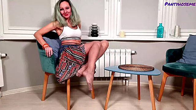 Solo Blond, Smukke Fødder, Milf Fødder, Fødder Milf Hot, Blondine, Leggins, Store Modne Kvinder