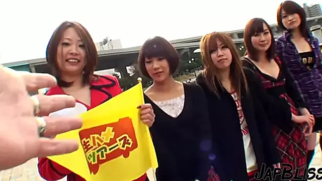 Japanke, Arap Jebe Plavusu, Arapi, Japanski U Busu, Kineskinje, Plavuse, Japanske Orgije, Next Mom