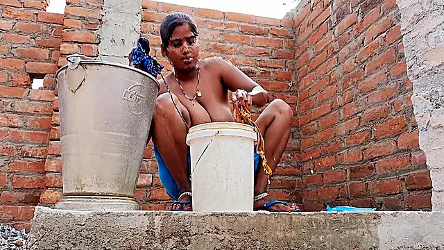 Im Washing Her Cloth And Fingering Her Tight Cremie Pussy