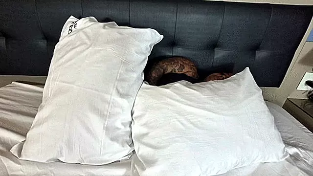 De Bruços, Sentando Na Cara