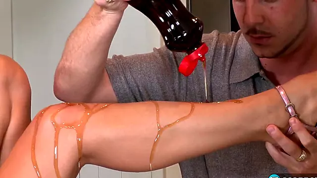 Brünette Milf, Milf Küche, Reife Frau, Kürzlich, Behinged, Nutte Milf, Alt