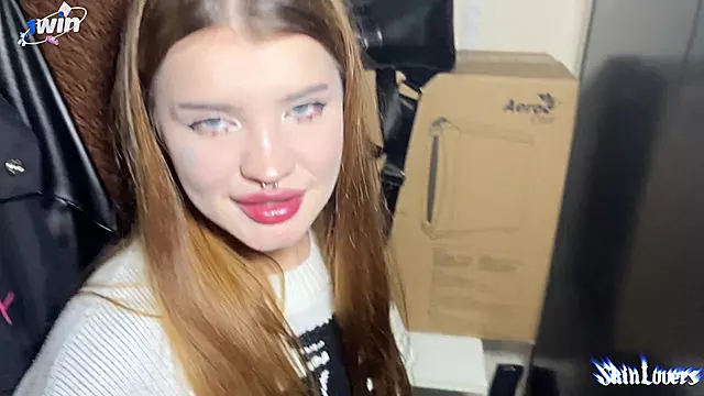 Bebek, Rus Tatlı, Hareketli Penis Genc Kiz Kendi, Sweet Girls Like To Bang On The Couch