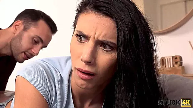 Teen Brünette Busty, Doggystyl Mit Brunetten, Brünette Teen, Couch Grosse Brust, Auf Der Couch