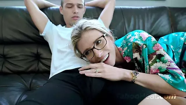 Vecchi E Giovani Milf, Prima Sega, Adolescenti Trio, Pantacollant Milf, Mamme Bionde Giovani