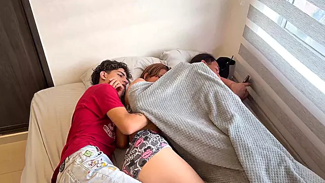 Amatør Anal, Blowjob I Munde, Pik Mellem Bryster, Par, Kneppet Doggystyle, Bliver Væk, Hjemmelavet Blowjob