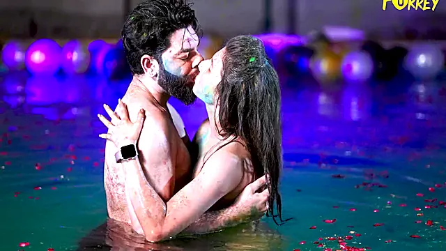 Kupanje U Bazen, Brunete Pool Porn, Indian See Vi, Matori