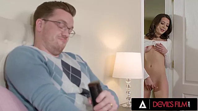 Babe Med Store Pupper, Svære Pupper Knulle, Sugejobb Mens Onanere, Brunette Og Stor Kuk