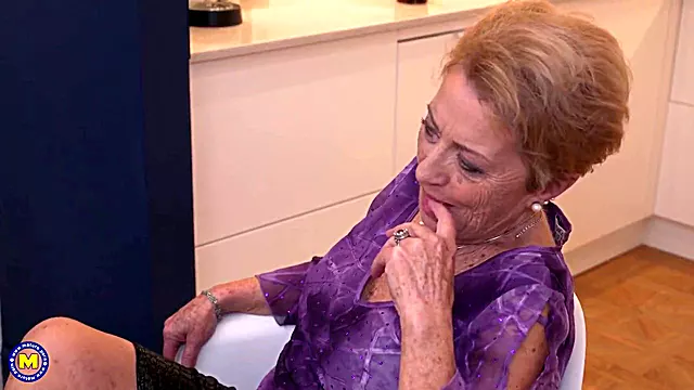 Ne Oma Solo, Frau Blond Reif, Reife Cougar, Oma Will, Oma Zeigt Ihre Votze, Reif Hardcore, Milf Hart Durchgefickt