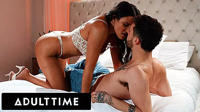 Tettone, Pompini Con Sborrate, Brunetta Milf, Sborrata Sulle Tette, Milf Con Fregna Grossa