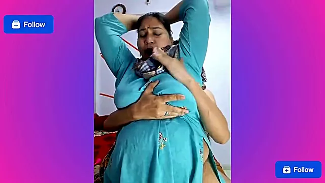 Desi bhabhi gets down and dirty for her thick neighbor