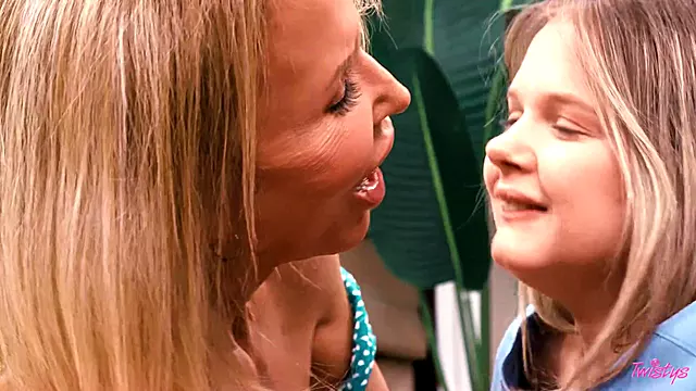 Zrale Zadky, Prdel Kunda, Milki Lesby, Krásné Kundicky, Sexy Prsa, Nadržené Nactilete Lesbicky