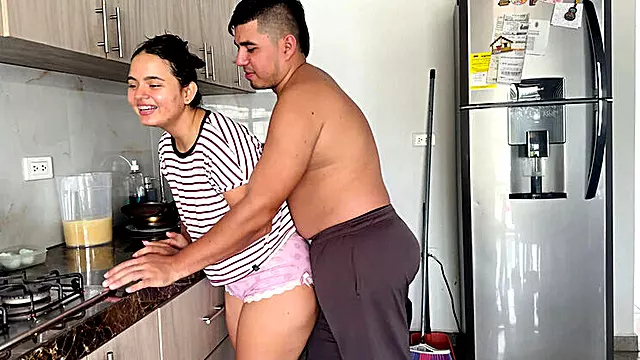 V Kuchyni, Amaterky, Amateri V Kuchyni, Paroháč V Kuchyni, Matka Gangbang, Ko E Ina, Opjte, Step Mám