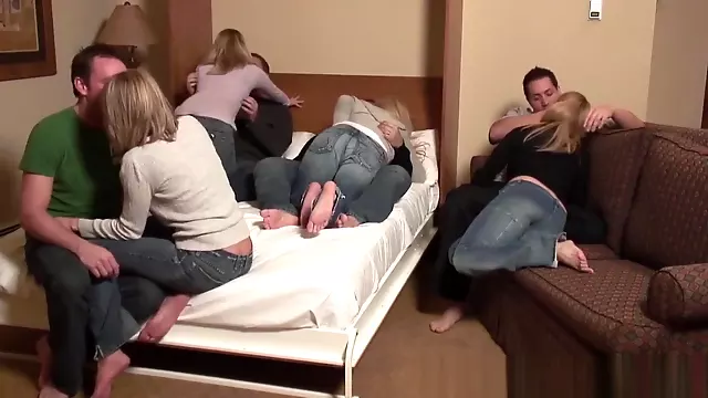 Orgy Gros Seins, Blondes Rugueux, Blonde Gros Seins, Seins Avec Des Tetons Dure, Seins, Orgie Fellation