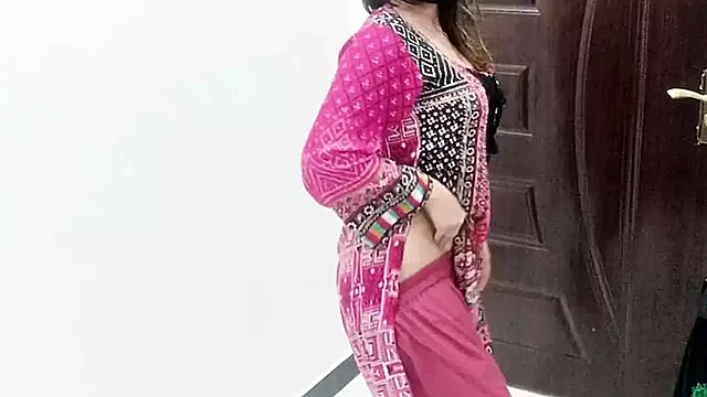 Desi Housewife Nude Dance - Pakistani MILF Sobianasir Squirting in HD