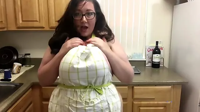 Morena Amateur, Milf Morena Tetas Naturales, Solo Tetas Y Culo Grandes, Tetas Grandes Cocina