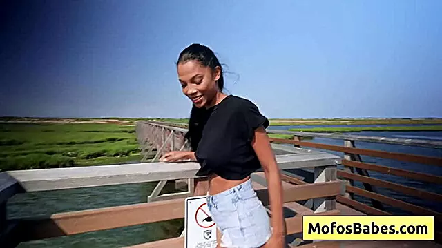 Velike Sise, Sise, Stare Sa Crncima, Grubo, Tinejdzerke Grubo, Tvrde Grudi, Sexy Mladi, Mlade Picke