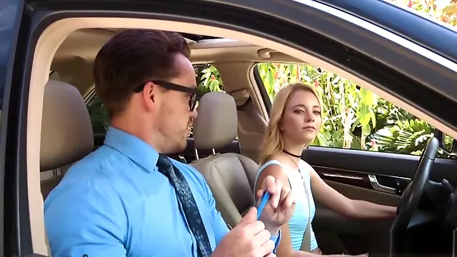 Riley Star In Briding Her Pussy