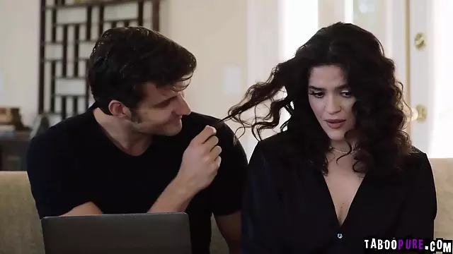 Jay troubleshoot Victoria's laptop and pussy