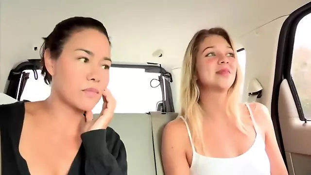 Brunetki Lesbijki, Brunetka Plener, Brunetka Tatuaz, Plener Lesbijki, Lesbijki Tatua